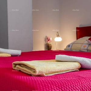 Apartmanska kuća s bazenom!Blizina mora i plaže!  Peroj.