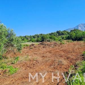 Atraktivno Građevinsko Zemljište u Sućurju