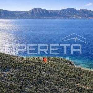 Zemljište 2.126 m2 uz put, s ruševinom stare kućice, Baćina