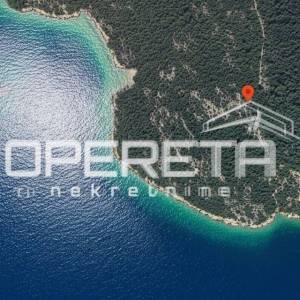 Dvije parcele 4.690 m2 uz more, s objektom, Baćina