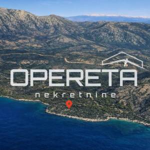 Dvije parcele 4.690 m2 uz more, s objektom, Baćina