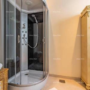 Banjole 7 km od centra grada Pule. 4 km do grada Medulina.