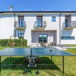 Banjole 7 km od centra grada Pule. 4 km do grada Medulina.