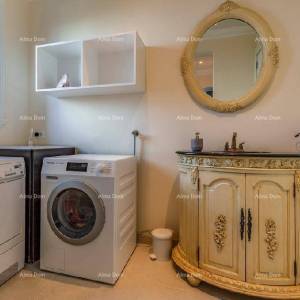 Banjole 7 km od centra grada Pule. 4 km do grada Medulina.