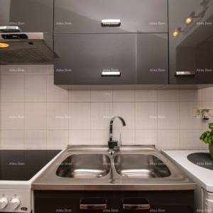 Banjole. Kuća sa 3 apartmana i bazenom.