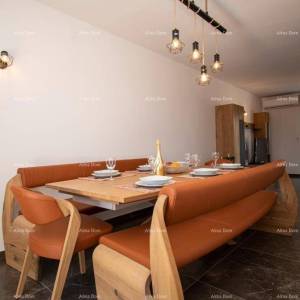 Banjole. Kuća sa 3 apartmana i bazenom.