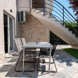 Banjole. Kuća sa 3 apartmana i bazenom.