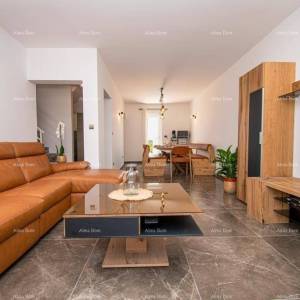 Banjole. Kuća sa 3 apartmana i bazenom.