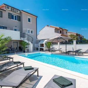 Banjole. Kuća sa 3 apartmana i bazenom.