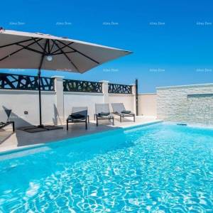 Banjole. Kuća sa 3 apartmana i bazenom.