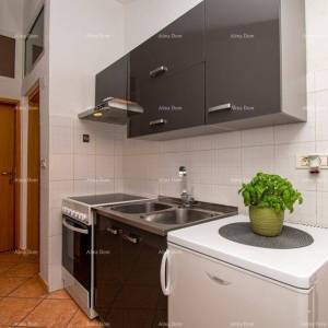 Banjole. Kuća sa 3 apartmana i bazenom.