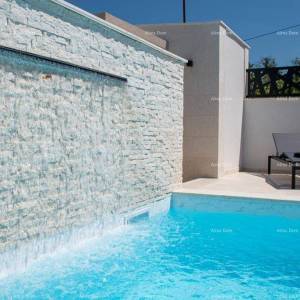 Banjole. Kuća sa 3 apartmana i bazenom.