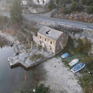 Barić Draga, kamena kuća za adaptaciju prvi red do mora