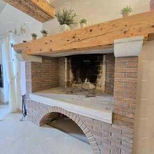 Blizina mjesta Marčane. Samostojeća kuća na velikoj parceli s grijanim bazenom!