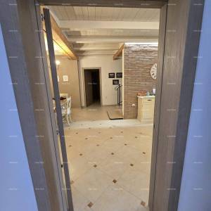 Blizina mjesta Marčane. Samostojeća kuća na velikoj parceli s grijanim bazenom!