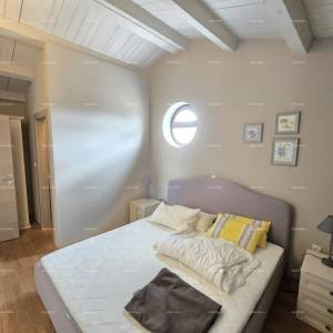 Blizina mjesta Marčane. Samostojeća kuća na velikoj parceli s grijanim bazenom!