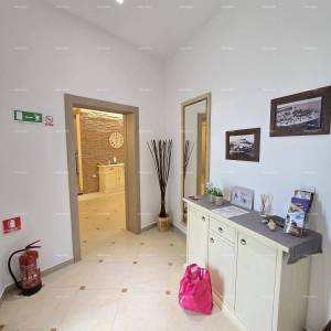 Blizina mjesta Marčane. Samostojeća kuća na velikoj parceli s grijanim bazenom!