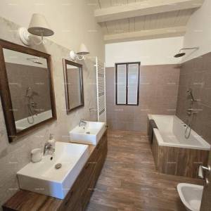 Blizina mjesta Marčane. Samostojeća kuća na velikoj parceli s grijanim bazenom!