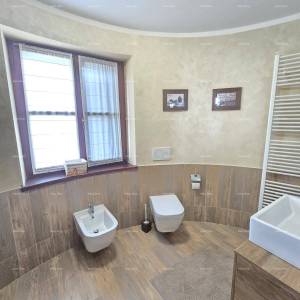 Blizina mjesta Marčane. Samostojeća kuća na velikoj parceli s grijanim bazenom!