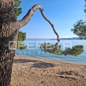 Brela – građevinsko zemljište 451 m² s panoramskim pogledom