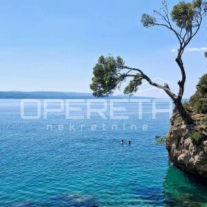 Brela – građevinsko zemljište 451 m² s panoramskim pogledom