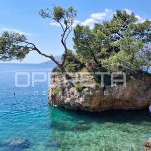 Brela – građevinsko zemljište 451 m² s panoramskim pogledom