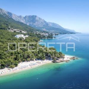 Brela – građevinsko zemljište 451 m² s panoramskim pogledom