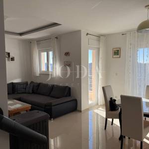 Buzdohanj dvosobni stan u novijoj zgradi