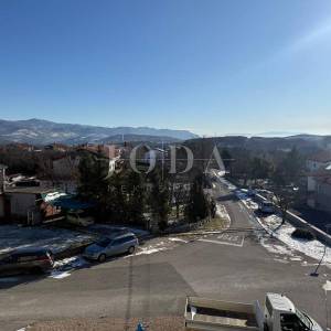 Buzdohanj dvosobni stan u novijoj zgradi