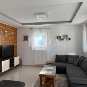 Buzdohanj dvosobni stan u novijoj zgradi