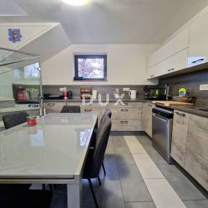 Čavle, samostojeća kuća s dva stana i okućnicom od 1240m2