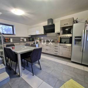 Čavle, samostojeća kuća s dva stana i okućnicom od 1240m2