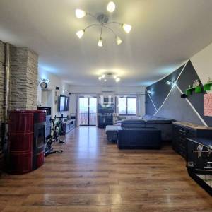 Čavle, samostojeća kuća s dva stana i okućnicom od 1240m2