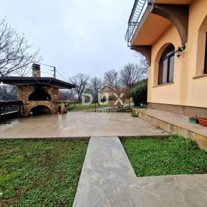 Čavle, samostojeća kuća s dva stana i okućnicom od 1240m2