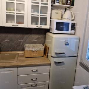 Červar-Porat, Prodaje se namješten stan – blizina mora