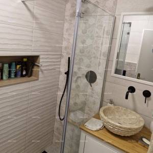 Červar-Porat, Prodaje se namješten stan – blizina mora