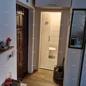 Červar-Porat, Prodaje se namješten stan – blizina mora