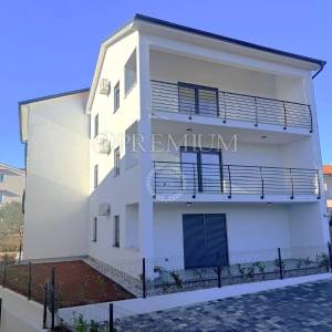 Čižići, apartman u prizemlju s okućnicom!