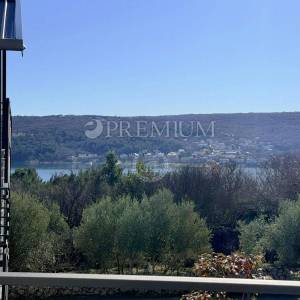 Čižići, novogradnja, apartman na prvom katu s pogledom!