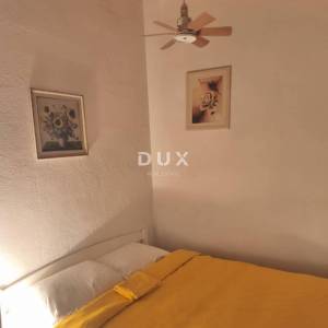 CRIKVENICA, BELGRAD - dva stana s balkonima s pogledom na more + dvorište! PRILIKA!