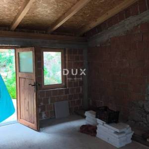 CRIKVENICA, BELGRAD - dva stana s balkonima s pogledom na more + dvorište! PRILIKA!