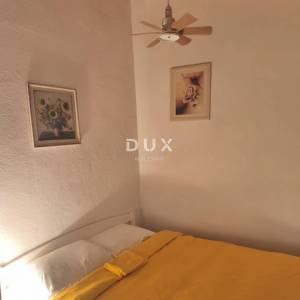 CRIKVENICA, BELGRAD - dva stana s balkonima s pogledom na more + dvorište! PRILIKA!