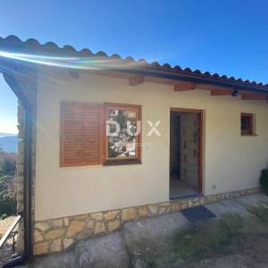 CRIKVENICA, BELGRAD - dva stana s balkonima s pogledom na more + dvorište! PRILIKA!