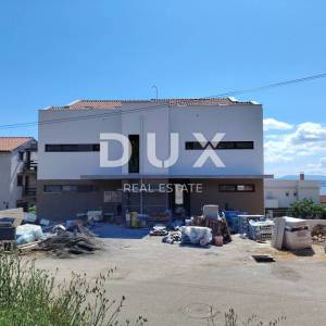 CRIKVENICA, DRAMALJ - Dvoetažni apartman sa bazenomna 300 metara od mora!