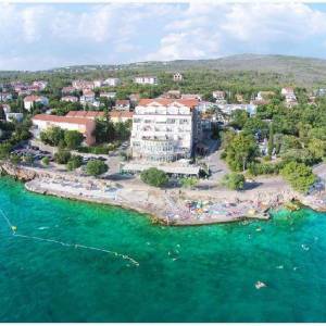 CRIKVENICA. HOTEL NA SAMOJ OBALI MORA!!