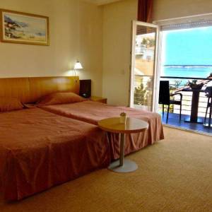 CRIKVENICA. HOTEL NA SAMOJ OBALI MORA!!