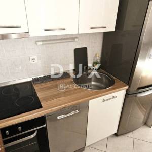 CRIKVENICA - Odličan stan s pogledom na more i parkirnim mjestom