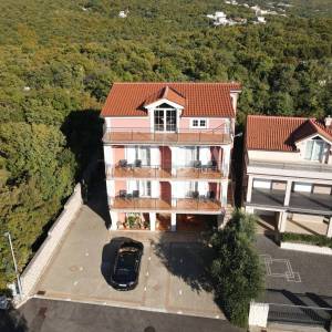 Crikvenica prizemlje sa okućnicom