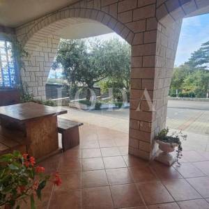 Crikvenica prizemlje sa okućnicom