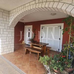 Crikvenica prizemlje sa okućnicom